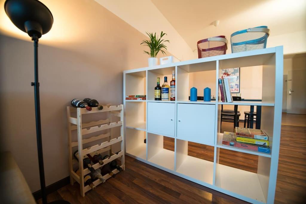 Stilvolle - Mit Balkon Und Whirlpoolwanne Apartment