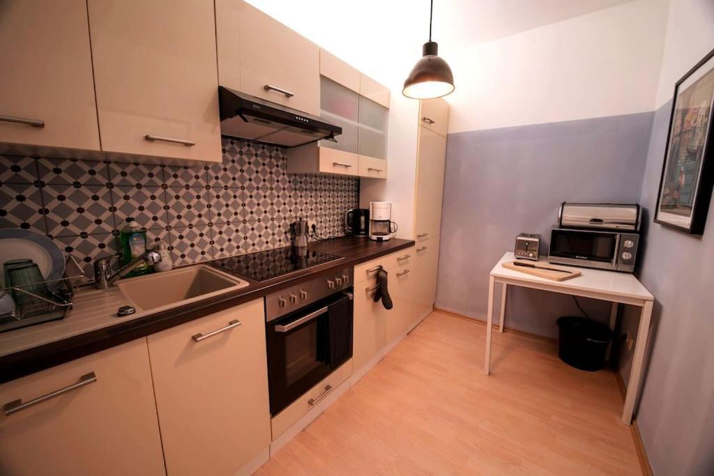 Stilvolle - Mit Balkon Und Whirlpoolwanne *